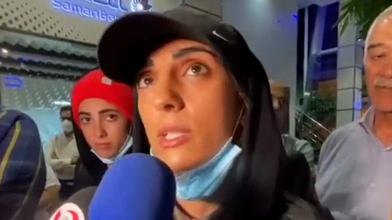 Beeld uit video: Zo reageerde de Iraanse sportklimster na terugkomst in haar thuisland
