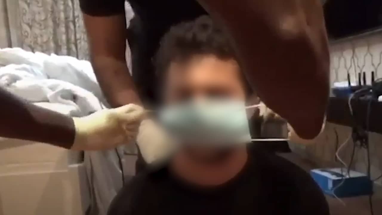 Beeld uit video: Dubai deelt beelden van arrestatie vermeende handlanger van Ridouan T.
