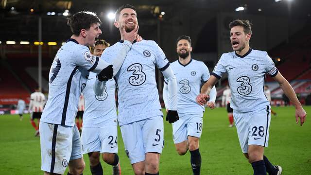 Jorginho schoot na rust raak van 11 meter en voorkwam puntenverlies van Chelsea.