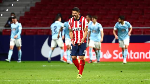 Teleurstelling bij Luis Suárez, die twee keer scoorde maar niet won met Atlético.