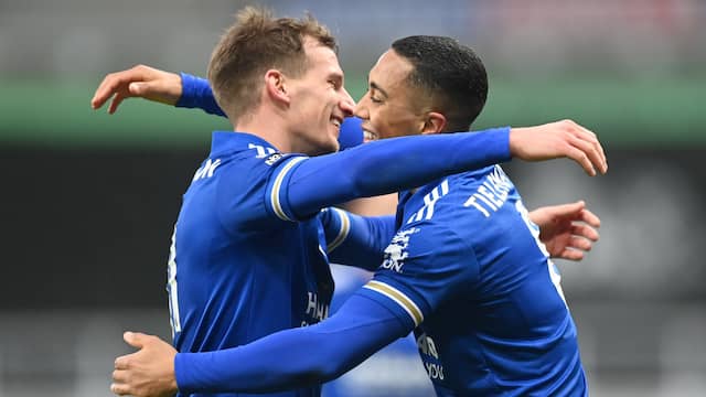Spelers in de Premier League omhelzen elkaar nog altijd bij het vieren van een doelpunt.