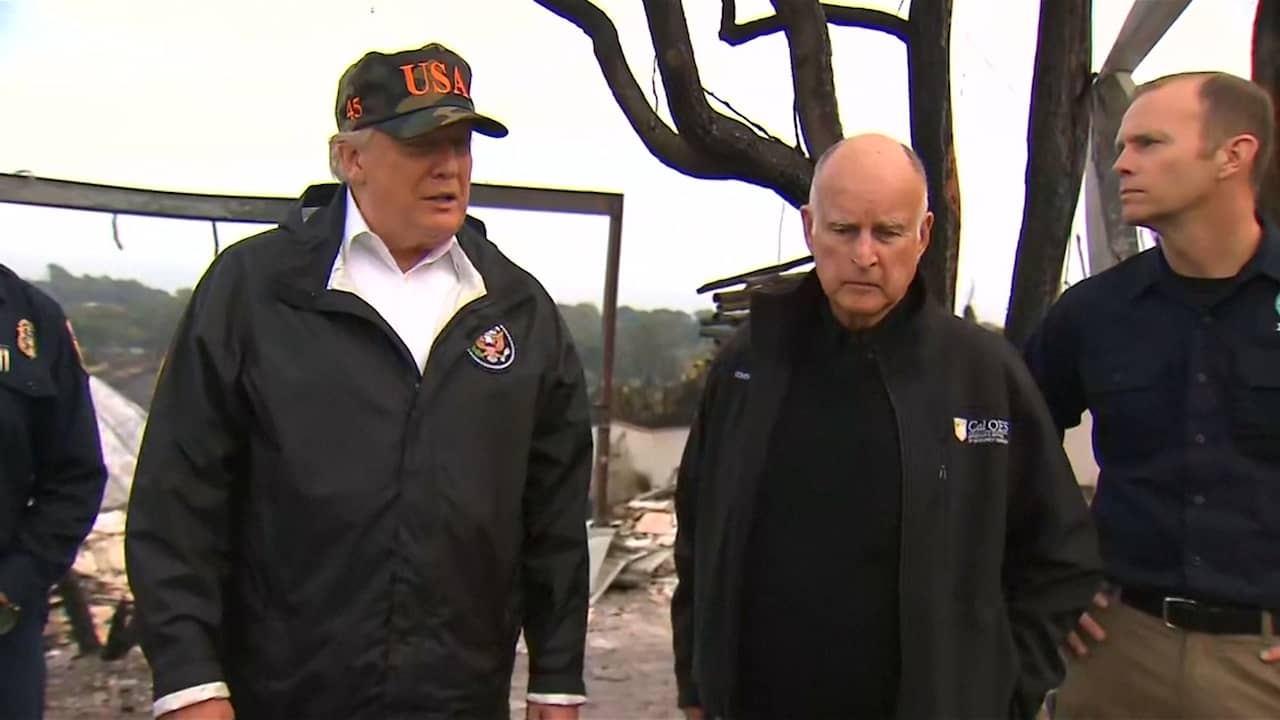 Beeld uit video: Trump bezoekt rampgebied in Californië: 'Dit is onacceptabel'
