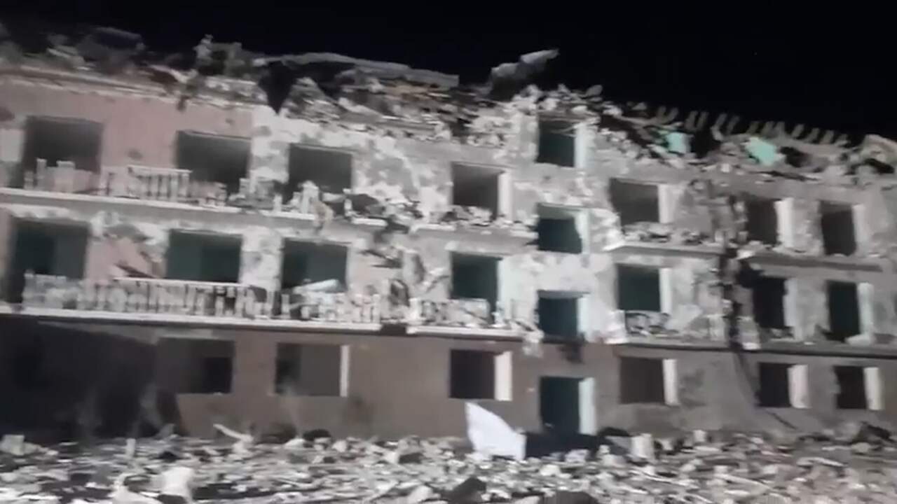 Beeld uit video: Ravage na Russische raketaanval op flatgebouw in Odesa