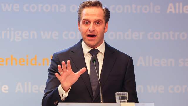 Minister Hugo de Jonge tijdens de persconferentie van dinsdag.
