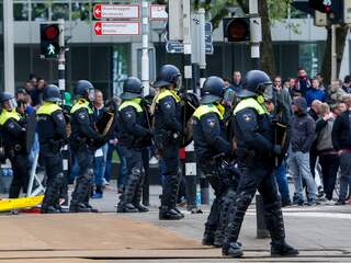 Politie onderzoekt aanrijding Feyenoordfan door ME-bus in Rotterdam