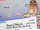 Man in VS wint zes keer jackpot van loterij door zes keer hetzelfde lot te kopen