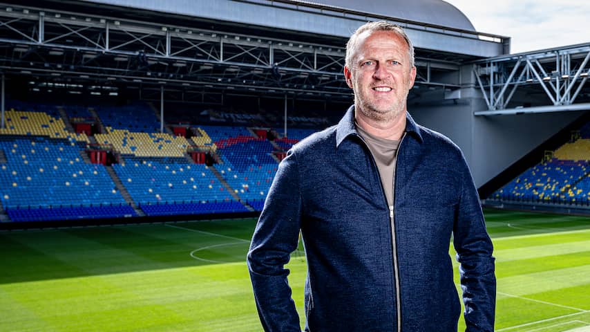 Van den Brom tekent zonder twijfel bij noodlijdend Vitesse: 'Clubliefde bestaat'