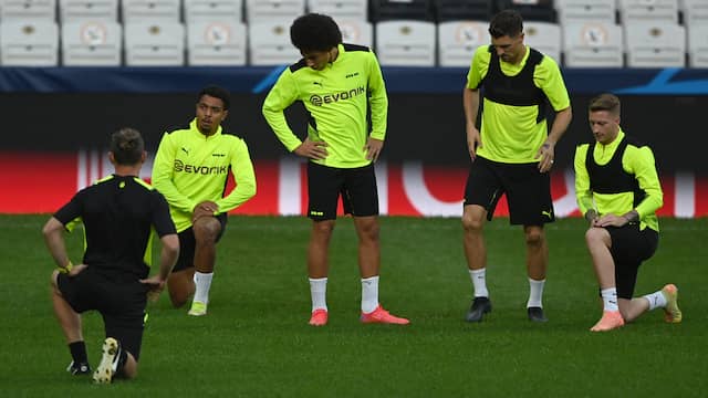 Donyell Malen op de afsluitende training van Borussia Dortmund.