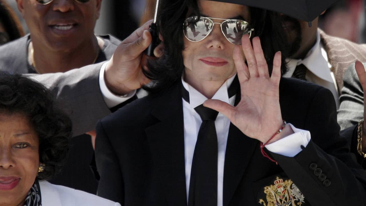 Beeld uit video: Hoe Michael Jackson door vermeend kindermisbruik in het nauw kwam