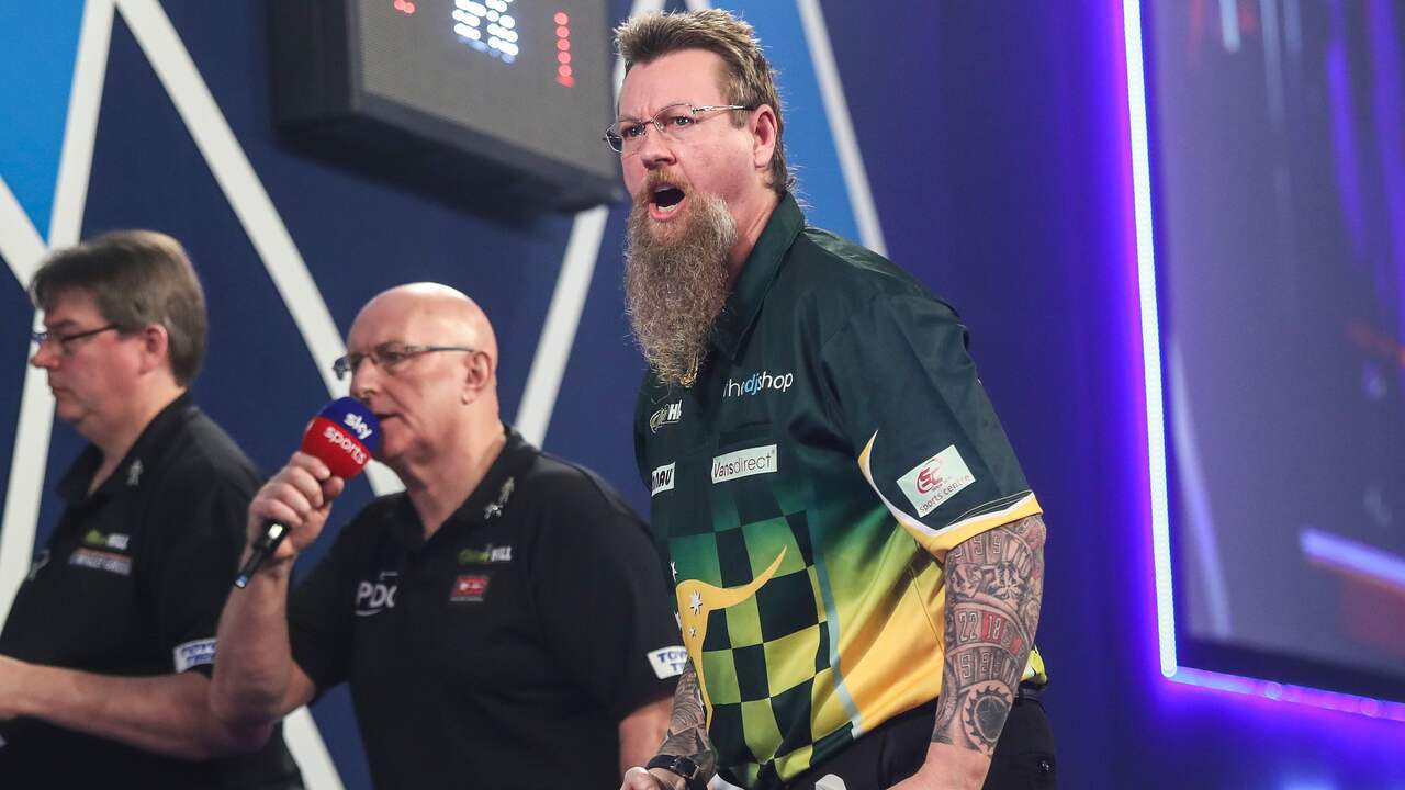 Simon Whitlock juicht na zijn zege op Darius Labanauskas.