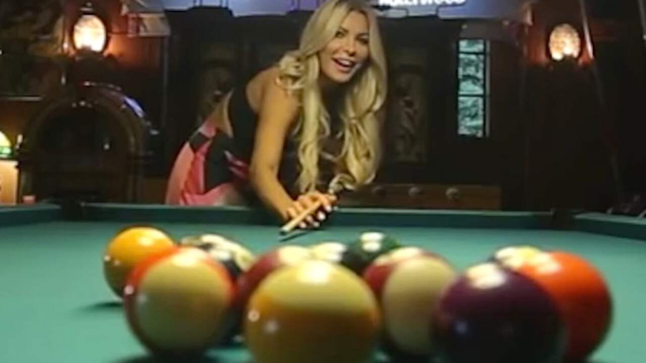 Chrystal Hefner laat Playboy Mansion zien