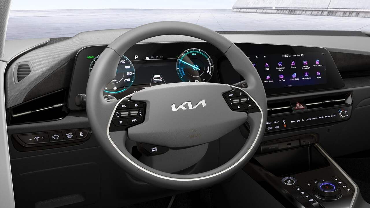 De nieuwe KIA Niro krijgt twee grote schermen mee, die optisch met elkaar versmolten zijn.