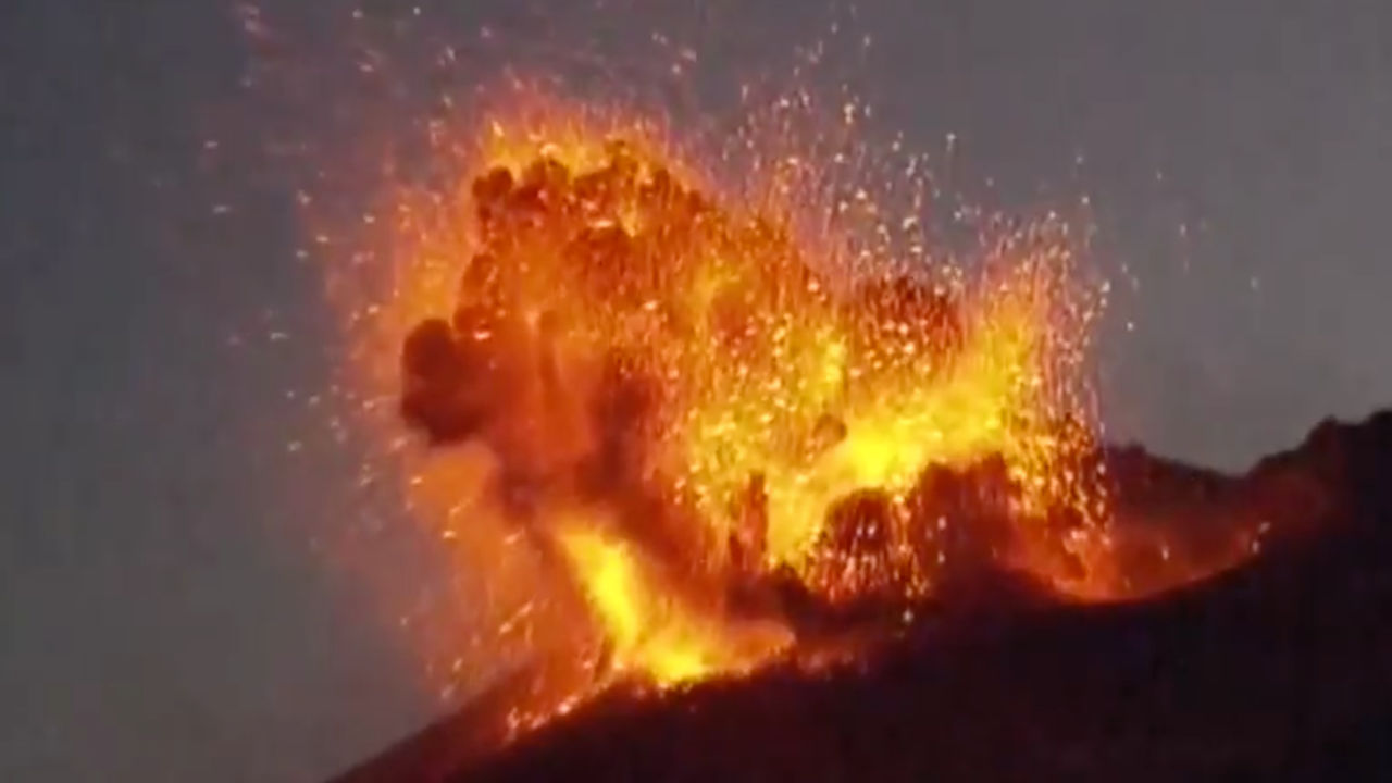 Beeld uit video: Heftige beelden van uitbarsting vulkaan Sakurajima