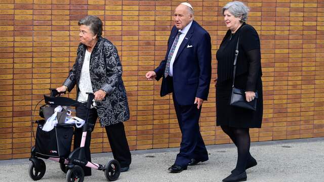 Het Holocaust Namenmonument in Amsterdam na afloop van de onthulling.