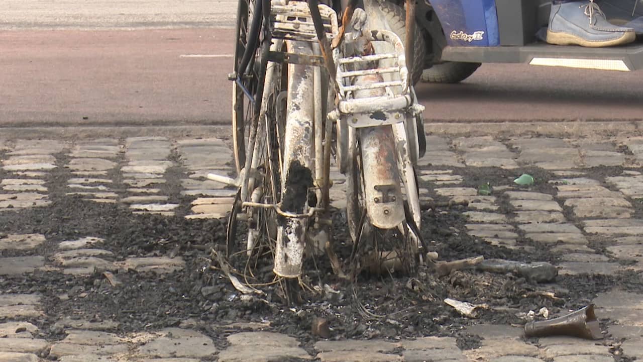 Burgemeester neemt schade na vreugdevuur Scheveningen op