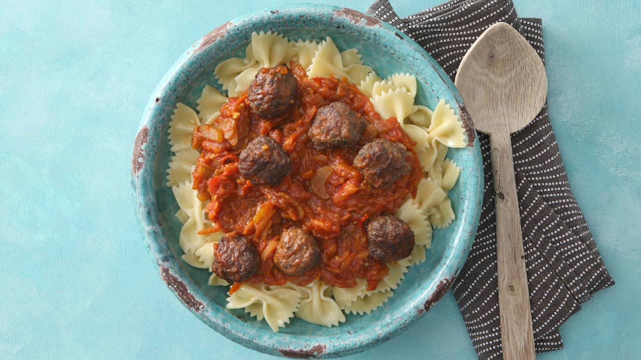 Recept: Farfalle met tomatensaus