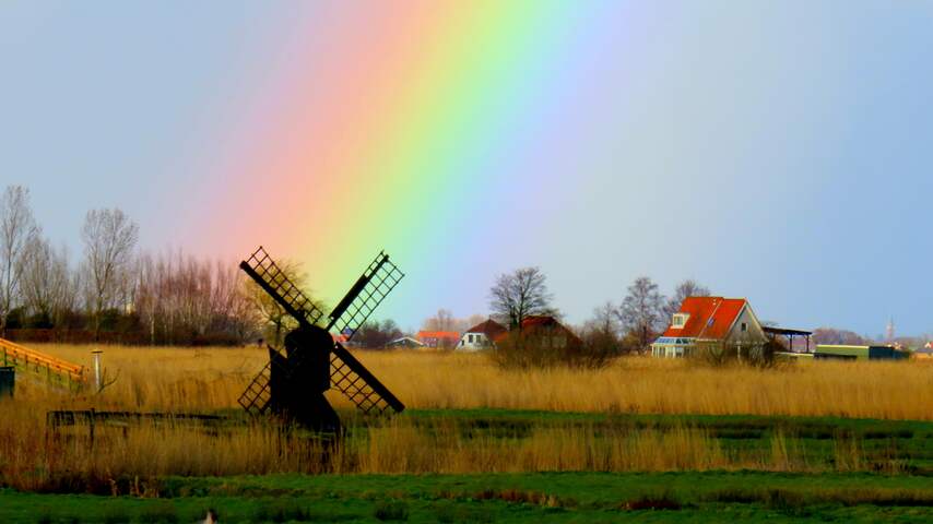 Regenboog bij Zaanse Schans