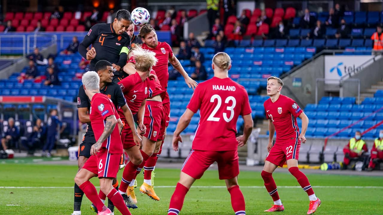 I september spilte Orange uavgjort 1-1 mot Norge i Oslo.