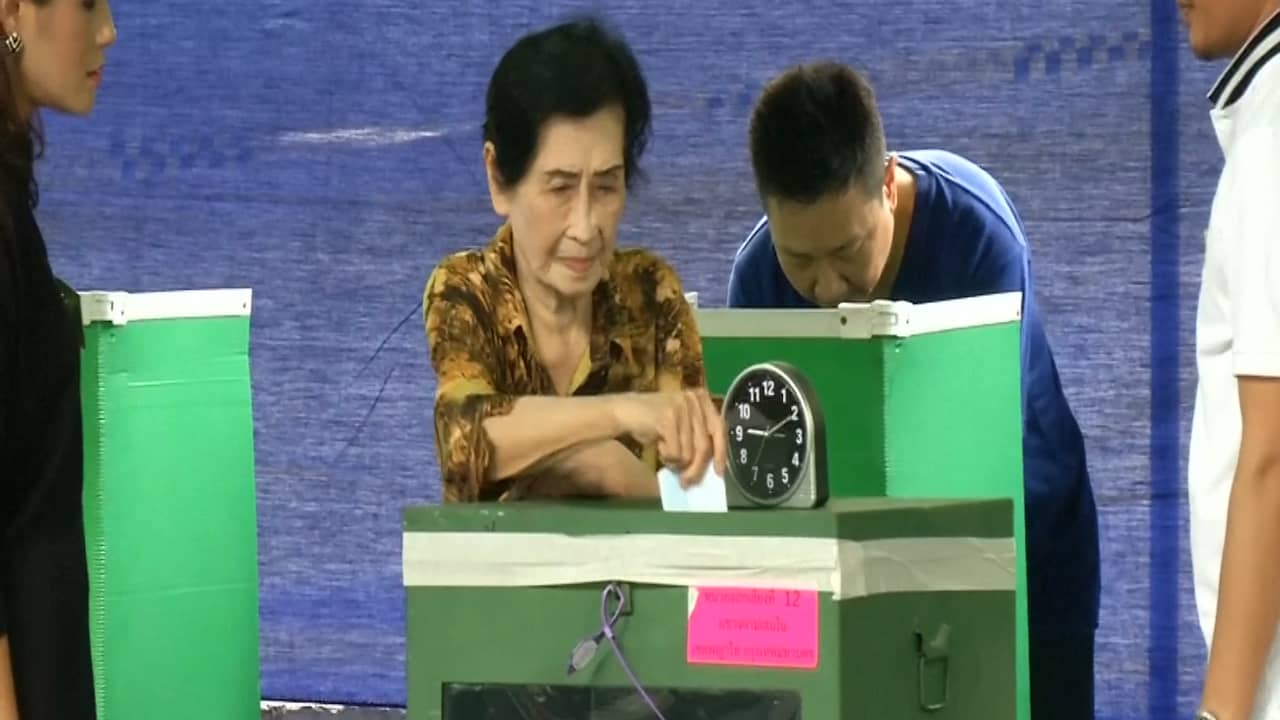 Thaise bevolking stemt in referendum voor nieuwe grondwet