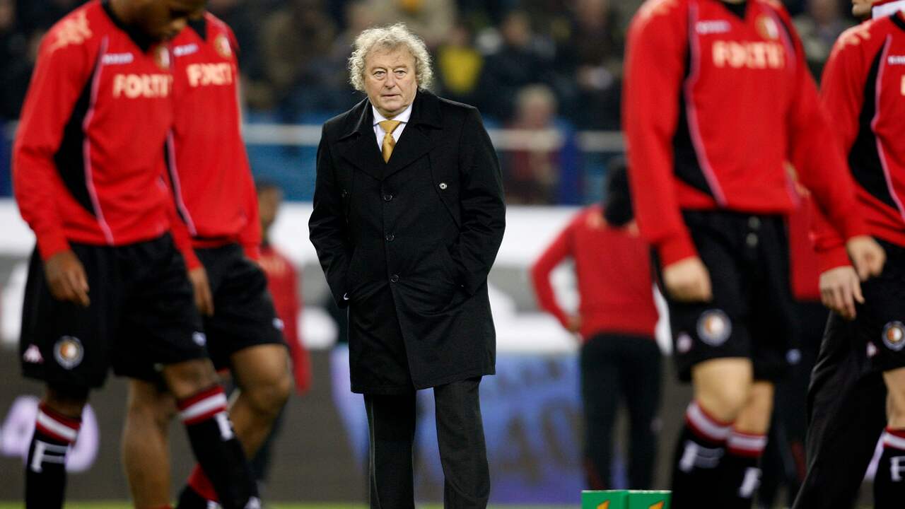 In het seizoen 2008/2009 verraste hij vriend en vijand door als assistent van Gertjan Verbeek terug te keren op het trainingsveld.