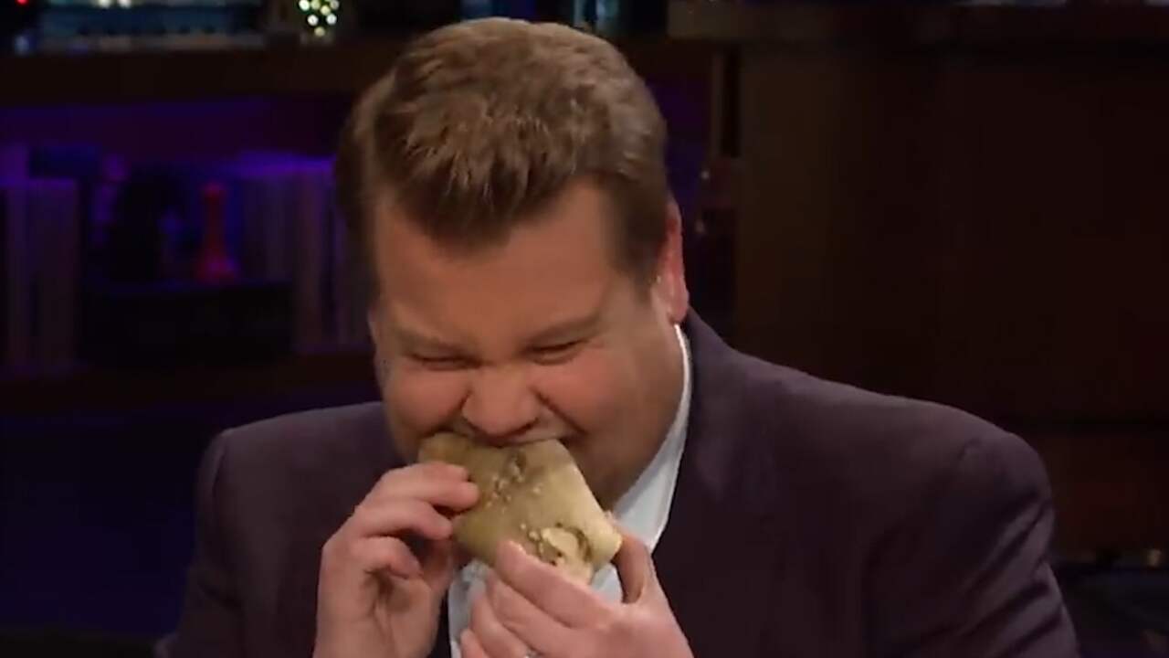 Beeld uit video: Will Ferrell laat James Corden koeientong eten