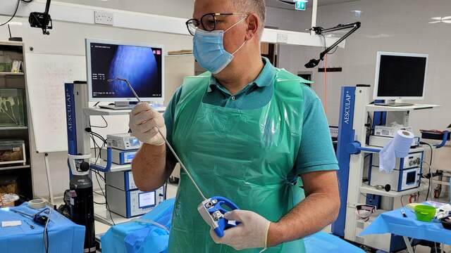 Op Malta worden sinds afgelopen maandag nieuwe medische instrumenten van de TU Delft getest. Die zijn deels gemaakt van gerecycled medisch afval.