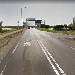 Dode na frontale aanrijding op dijk tussen Enkhuizen en Lelystad. Dode na frontale aanrijding op dijk tussen Enkhuizen en Lelystad.