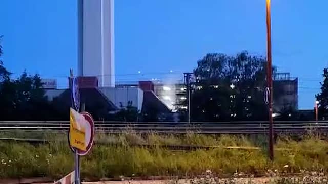 Passant filmt gruiswolk na instorten parkeergarage Nieuwegein
