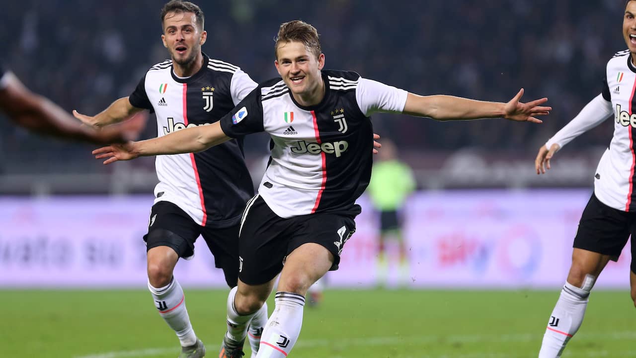 De Ligt helpt Juventus met eerste treffer aan zege op Torino