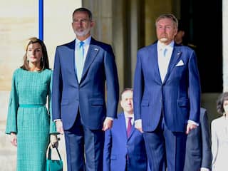 Willem-Alexander en Máxima ontvangen Spaans koningspaar op Dam