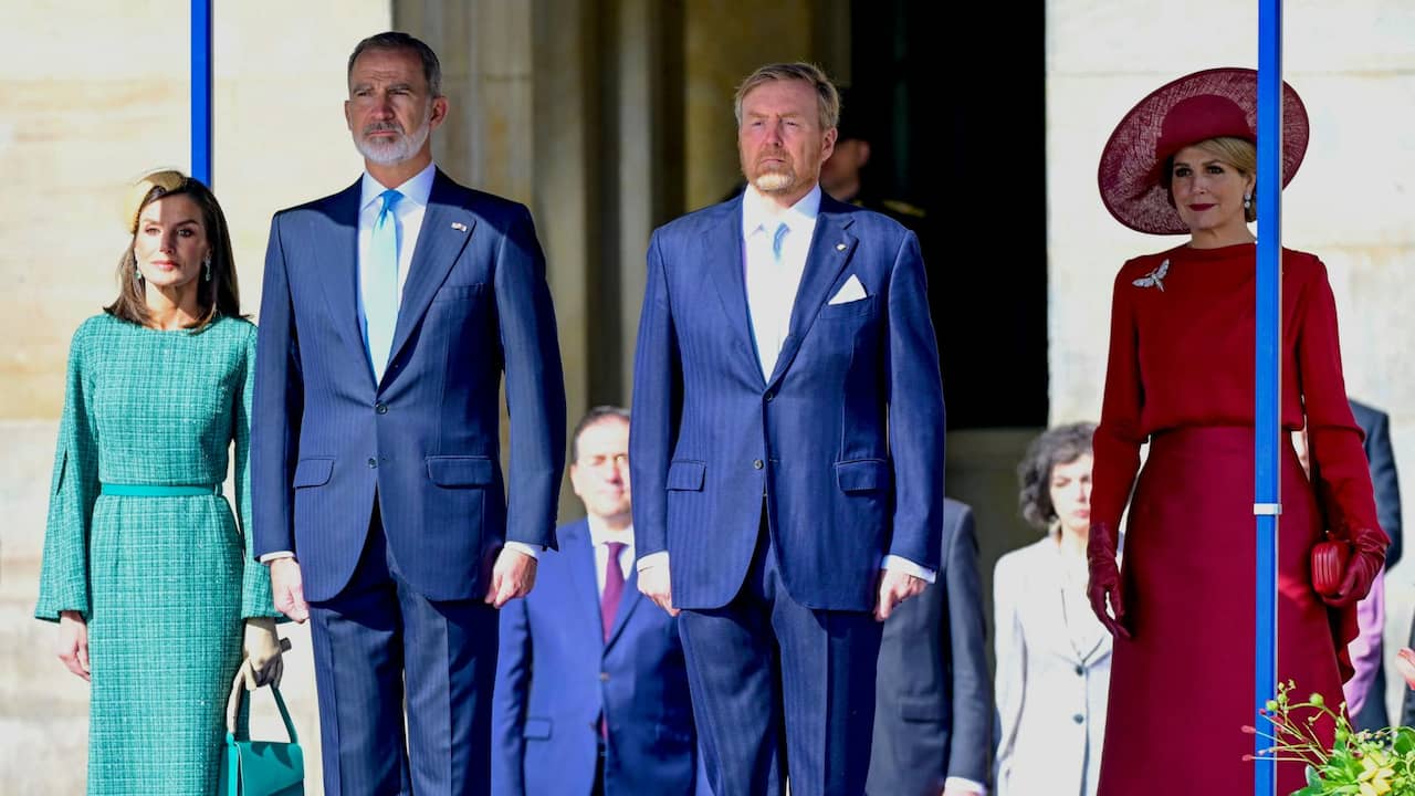 Beeld uit video: Willem-Alexander en Máxima ontvangen Spaans koningspaar op Dam