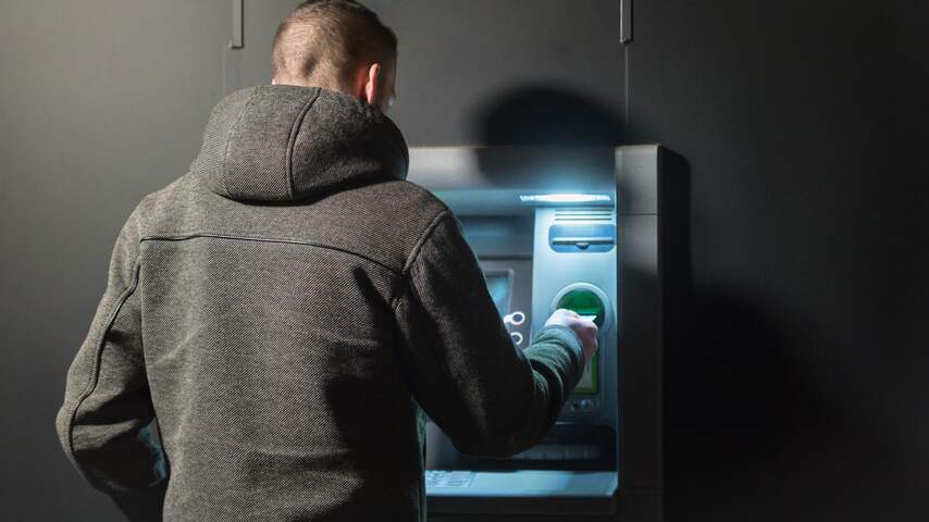 Geld pinnen, geld opnemen, pinnen, ATM, geldautomaat