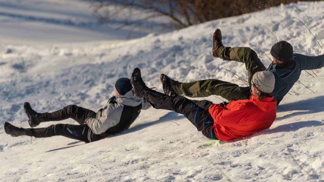 Ikke mer avstand og munnplugger: Norge avlyser også siste tiltak |  NÅ