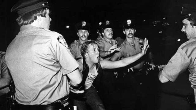 De rellen bij de Stonewall-bar in 1969.