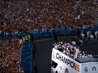 Real viert vijftiende CL-titel met enorme menigte in Madrid