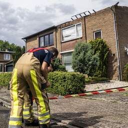Code oranje in Limburg voorbij, huis in Beek op instorten na wegwaaien dak