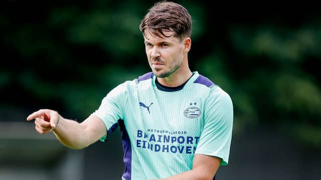 Marco van Ginkel speelt ook dit seizoen voor PSV, al is het ditmaal niet meer als huurling.