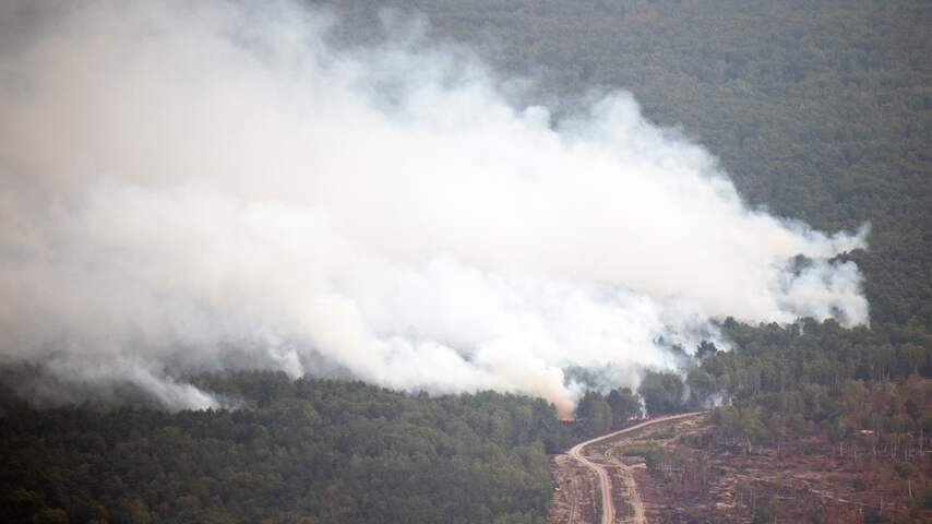 Duitse Brandweer Heeft Grote Bosbrand Nog Niet Onder Controle ...