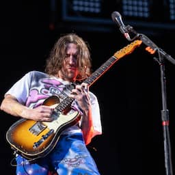 Red Hot Chili Peppers-gitarist John Frusciante heeft een vinger gebroken