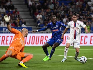 Tagliafico veroorzaakt penalty en maakt eerste goal voor winnend Lyon