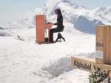  Avontuurlijke pianist trotseert ijsberen op Noordpool 