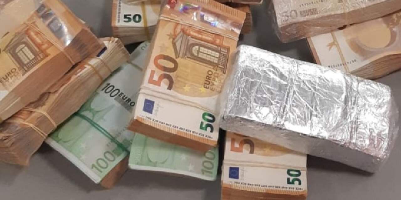 Politie vindt 2,4 miljoen euro aan contant geld bij huiszoeking in Amsterdam