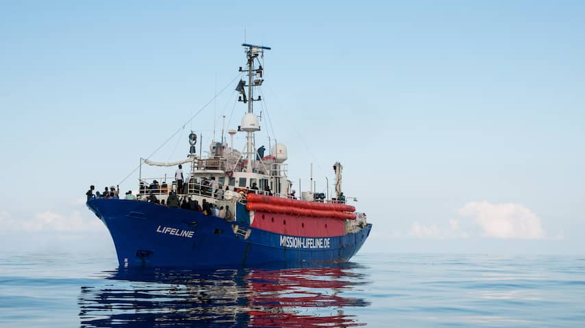 Italië wil bemanningsleden van twee reddingsschepen arresteren