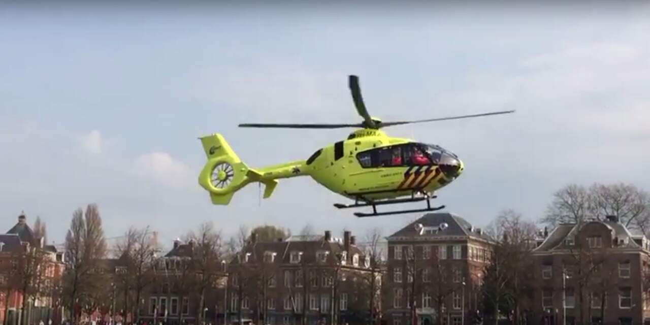 Traumaheli landt op Museumplein voor ongeval Van Baerlestraat