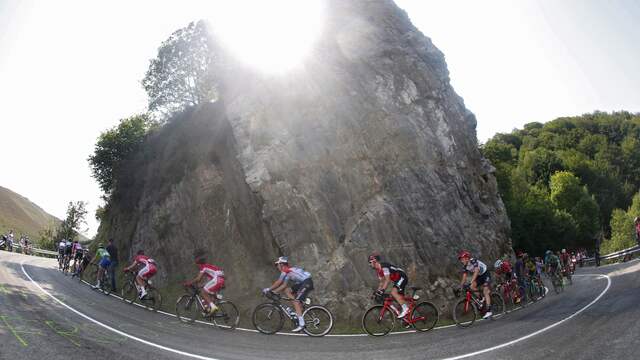 Liveblog Vuelta: Kelderman behoudt derde plek in klassement (gesloten)