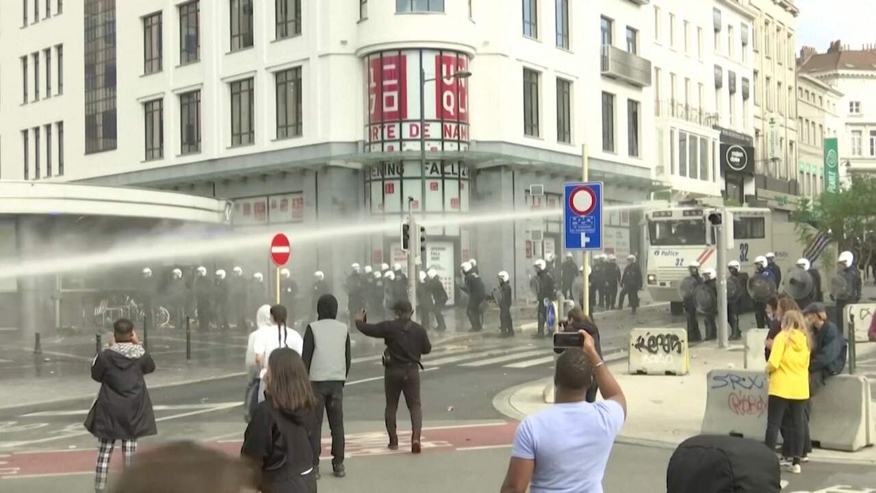Beeld uit video: Rellen na rustige antiracismedemonstratie in Brussel