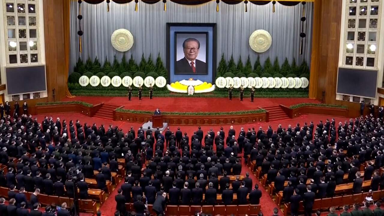 Beeld uit video: Chinese leiders herdenken overleden oud-president in Peking