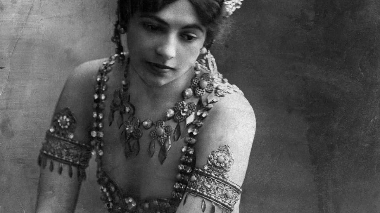 Beeld uit video: Carrière naaktdanseres en spion Mata Hari 100 jaar geleden beëindigd