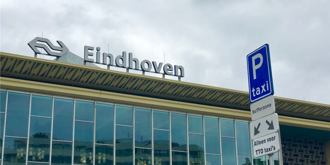Agenten doorzoeken tevergeefs alle kluisjes op Eindhoven Centraal na melding over vuurwapen