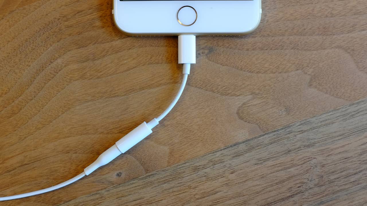 Apple schrapt bijgeleverde koptelefoon-adapter voor alle iPhones